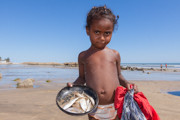 12 - Jeune pêcheuse à Morondava